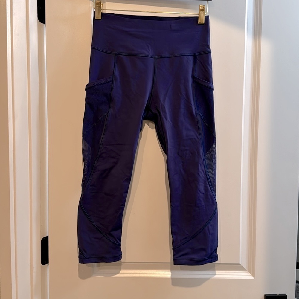 Lululemon mesh capri leggings, sz 6